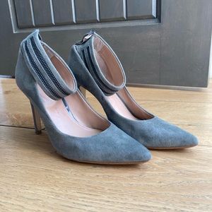 Edgy Cool Banana Republic Gray Suede Heels with Zipper Ankle Cuff 6.5